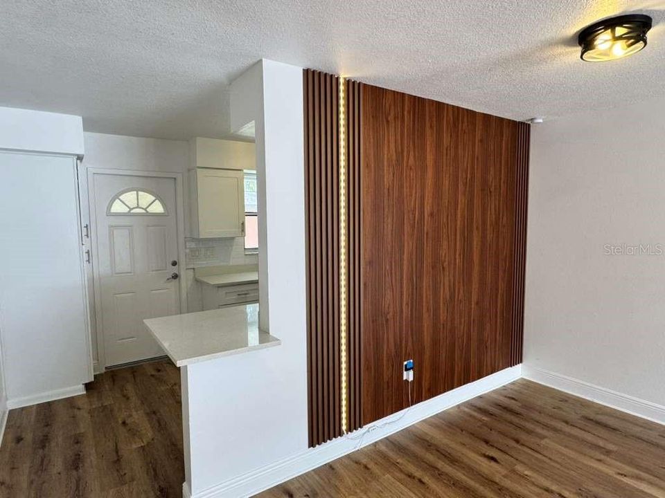 For Sale: $199,000 (2 beds, 2 baths, 996 Square Feet)
