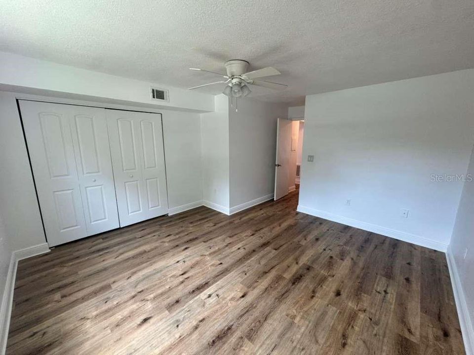 For Sale: $199,000 (2 beds, 2 baths, 996 Square Feet)