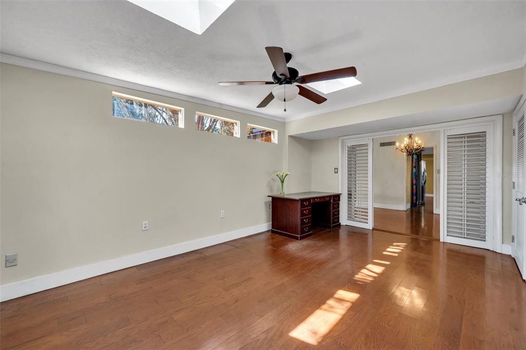 For Sale: $365,000 (3 beds, 2 baths, 2400 Square Feet)