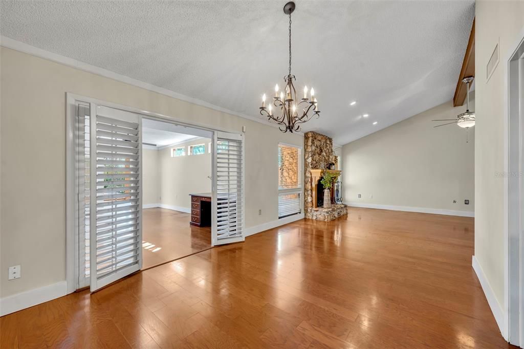 For Sale: $365,000 (3 beds, 2 baths, 2400 Square Feet)