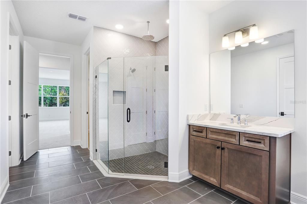 На продажу: $1,050,000 (6 спален, 4 ванн, 5452 Квадратных фут)