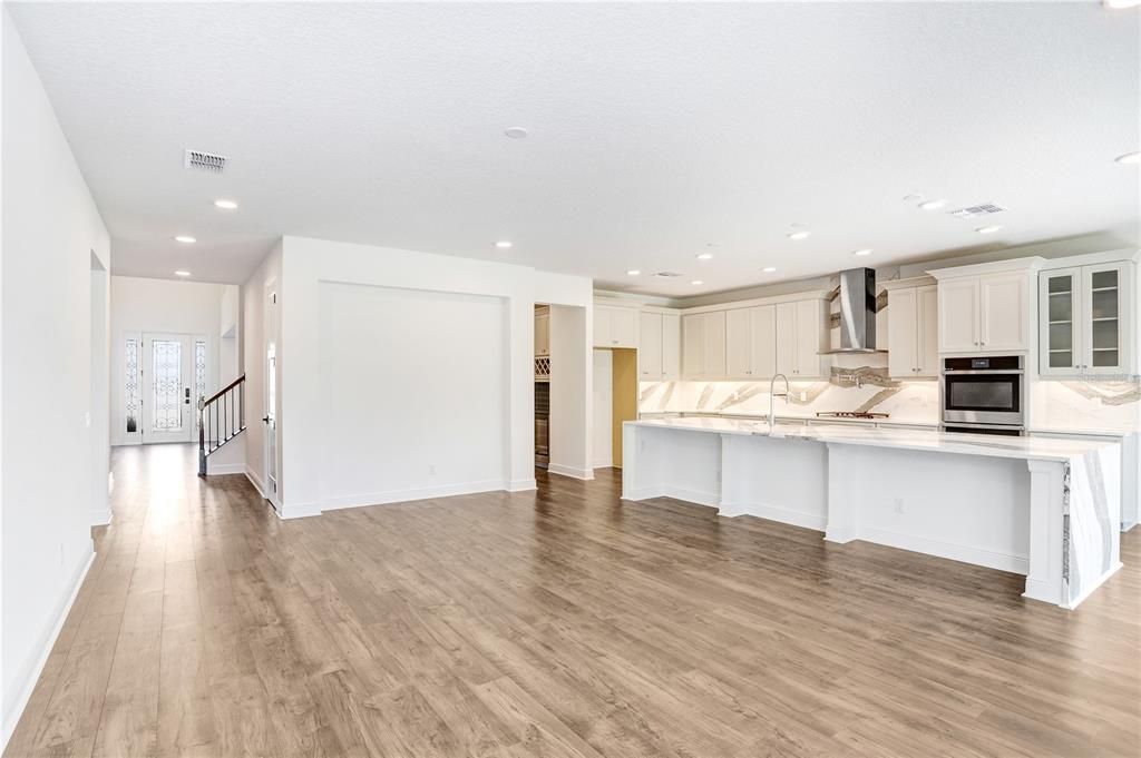 На продажу: $1,050,000 (6 спален, 4 ванн, 5452 Квадратных фут)