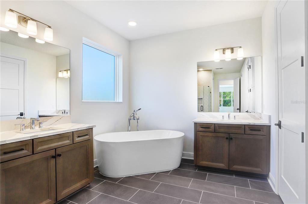 На продажу: $1,050,000 (6 спален, 4 ванн, 5452 Квадратных фут)