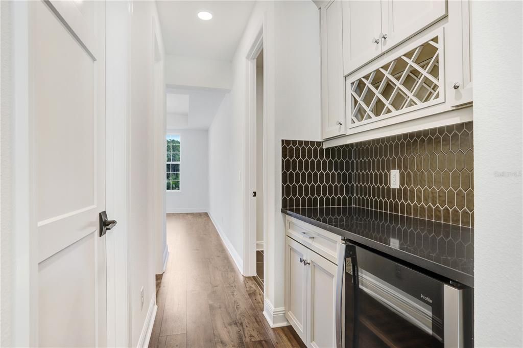 На продажу: $1,050,000 (6 спален, 4 ванн, 5452 Квадратных фут)