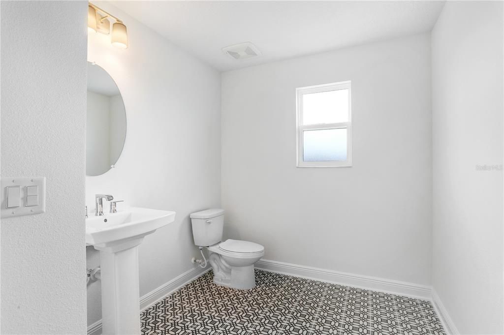 На продажу: $1,050,000 (6 спален, 4 ванн, 5452 Квадратных фут)