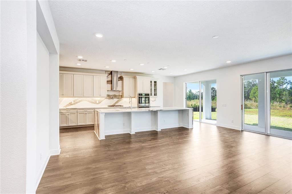 На продажу: $1,050,000 (6 спален, 4 ванн, 5452 Квадратных фут)