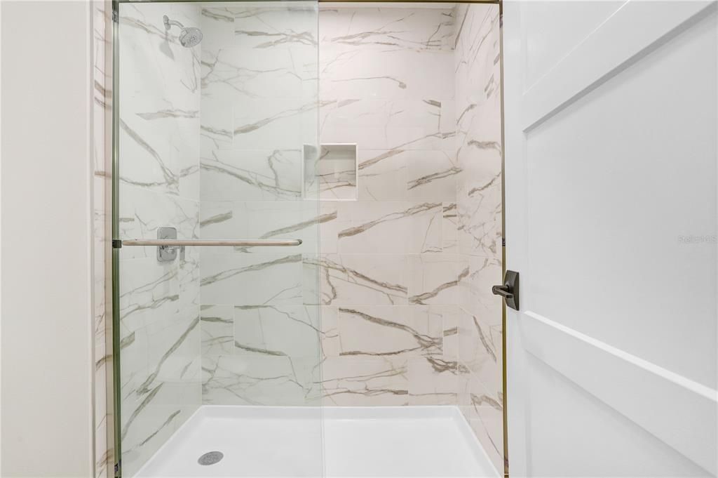 На продажу: $1,050,000 (6 спален, 4 ванн, 5452 Квадратных фут)