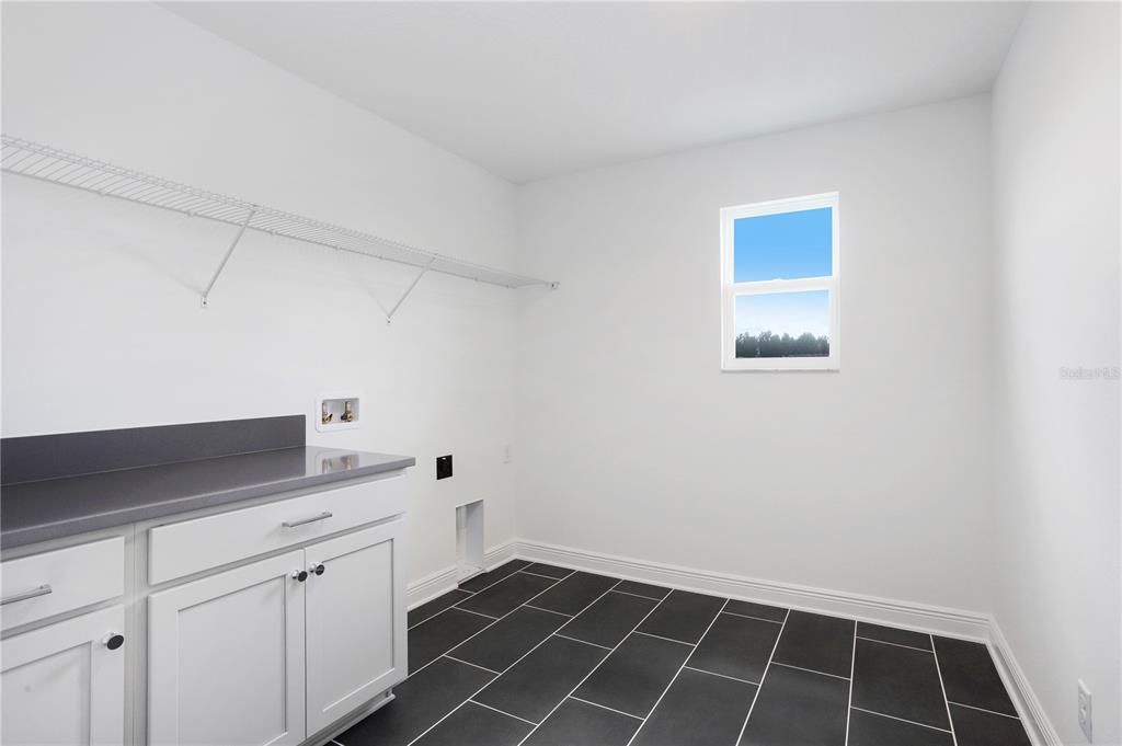 На продажу: $1,050,000 (6 спален, 4 ванн, 5452 Квадратных фут)