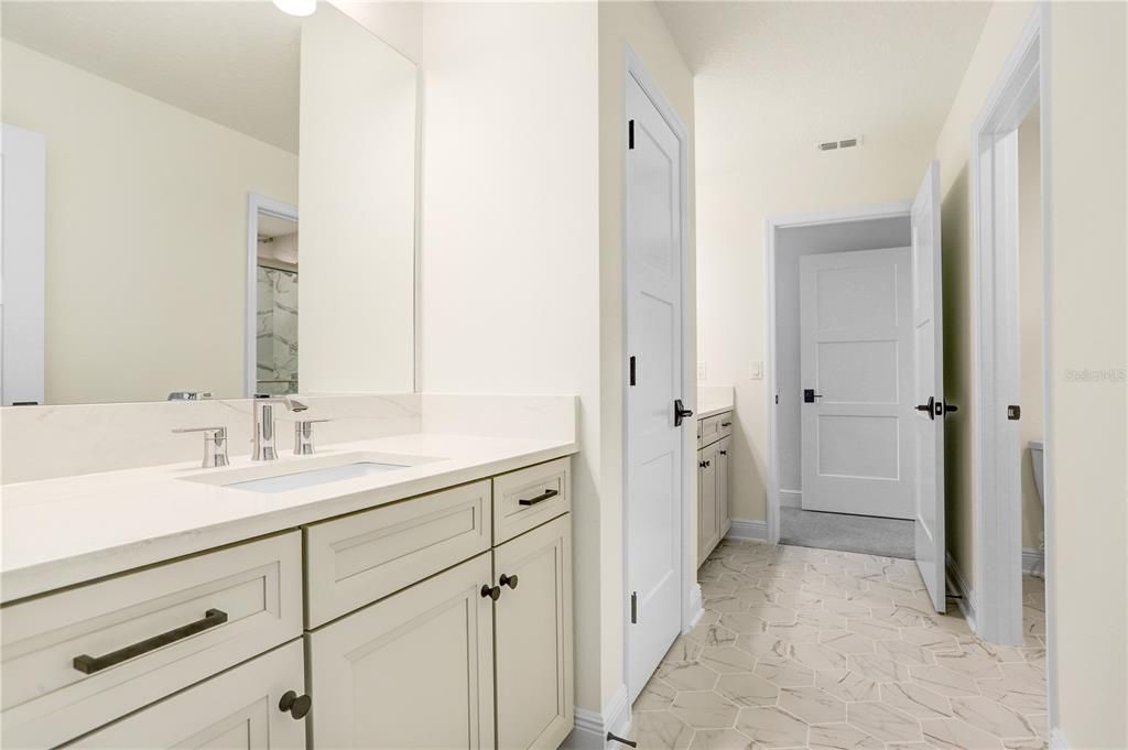 На продажу: $1,050,000 (6 спален, 4 ванн, 5452 Квадратных фут)