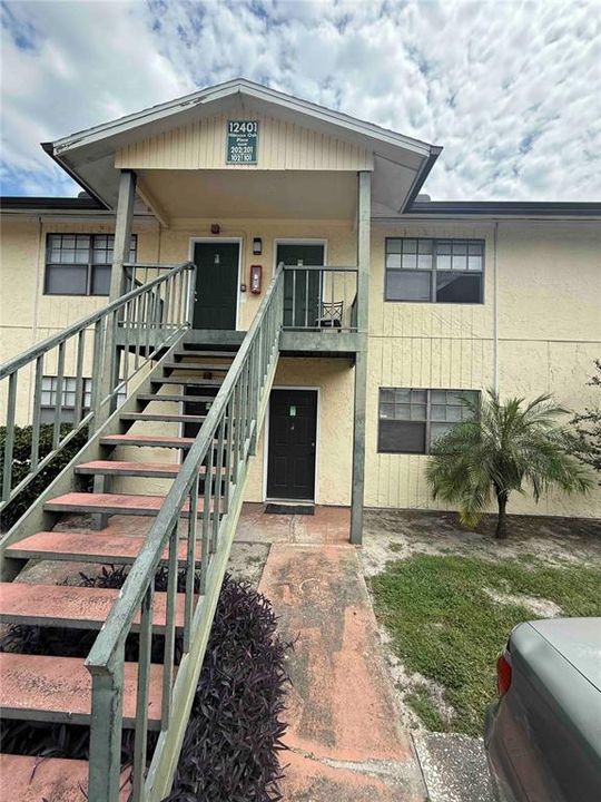 For Sale: $119,900 (2 beds, 1 baths, 899 Square Feet)