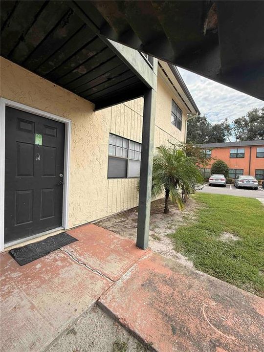 For Sale: $119,900 (2 beds, 1 baths, 899 Square Feet)