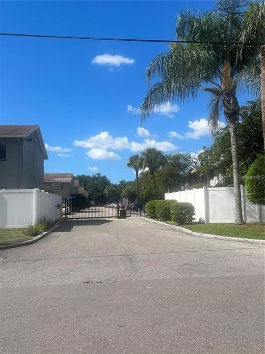 For Sale: $119,900 (2 beds, 1 baths, 899 Square Feet)