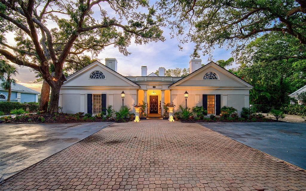 For Sale: $1,975,000 (4 beds, 4 baths, 4001 Square Feet)