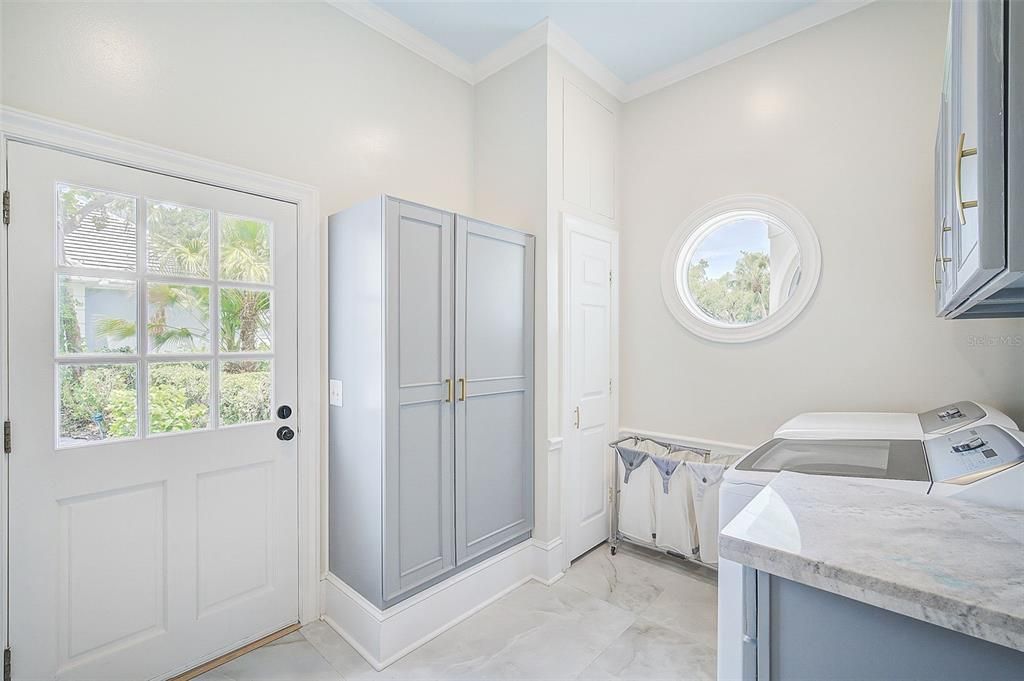 For Sale: $1,975,000 (4 beds, 4 baths, 4001 Square Feet)