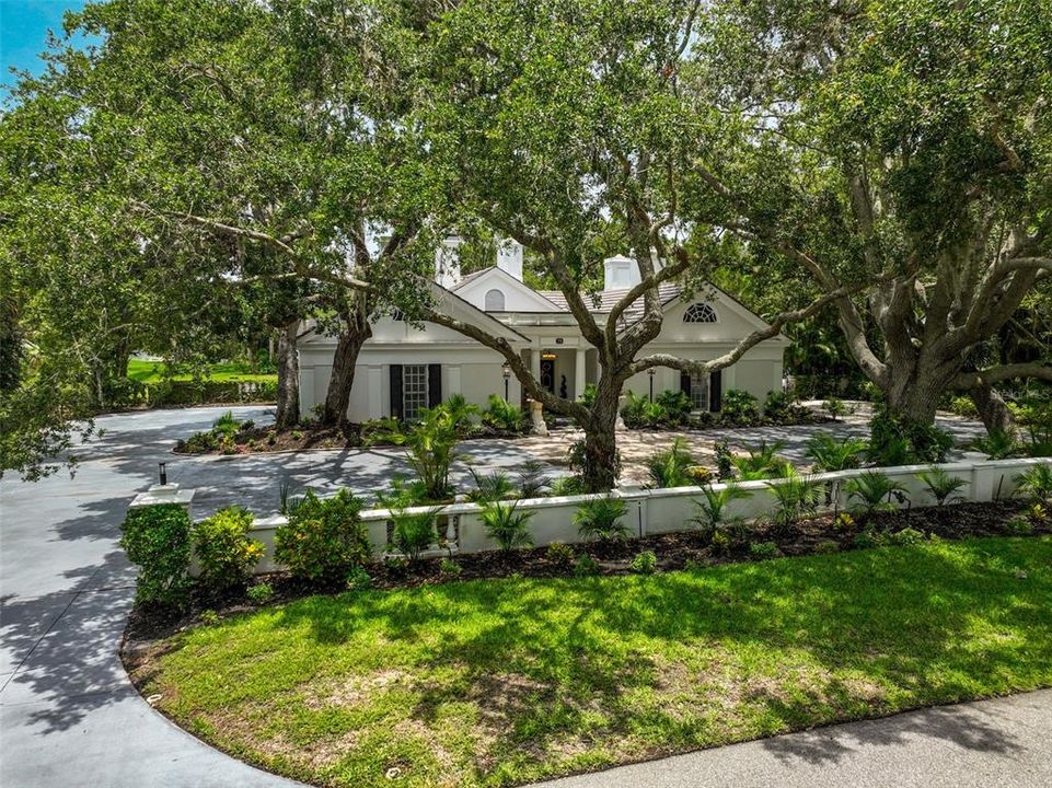 For Sale: $1,975,000 (4 beds, 4 baths, 4001 Square Feet)