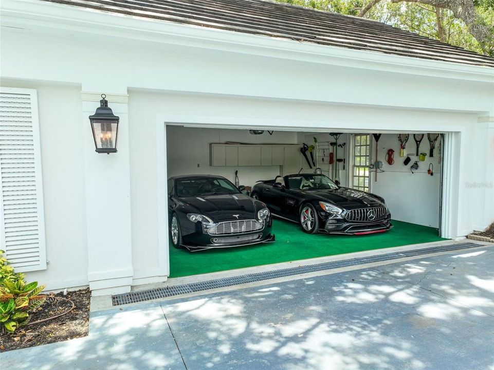 For Sale: $1,975,000 (4 beds, 4 baths, 4001 Square Feet)