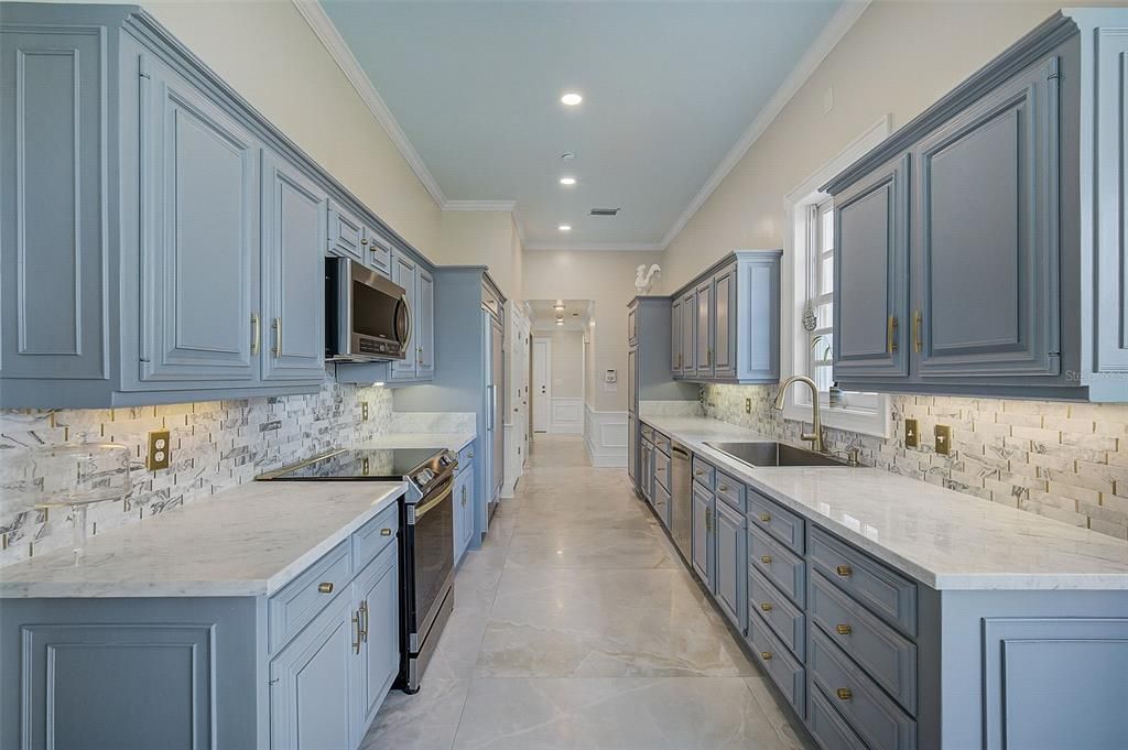 For Sale: $1,975,000 (4 beds, 4 baths, 4001 Square Feet)