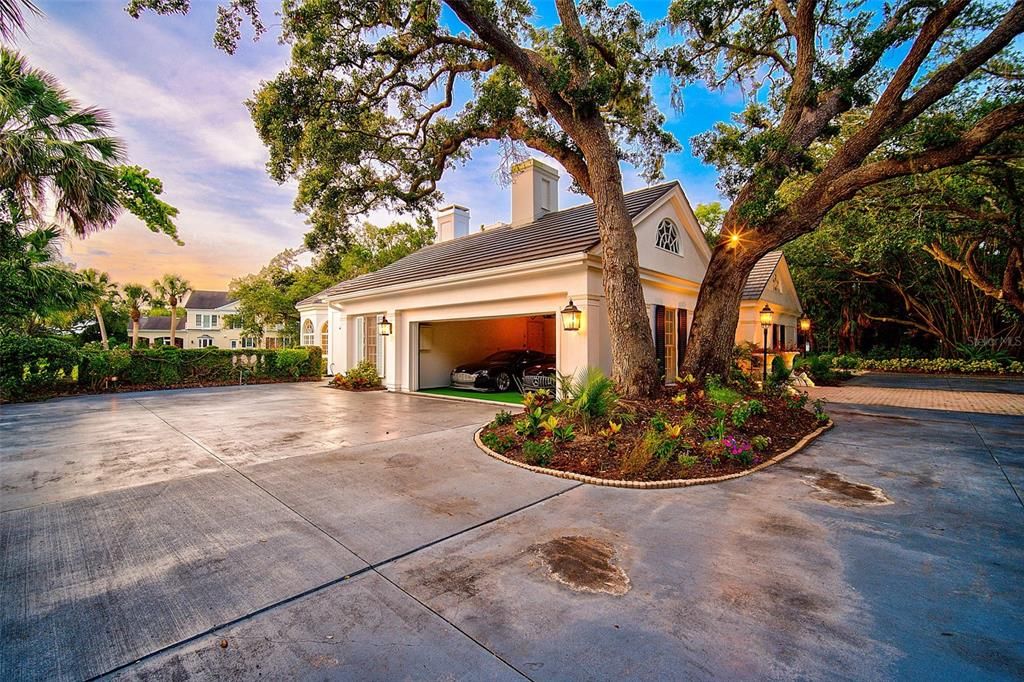 For Sale: $1,975,000 (4 beds, 4 baths, 4001 Square Feet)
