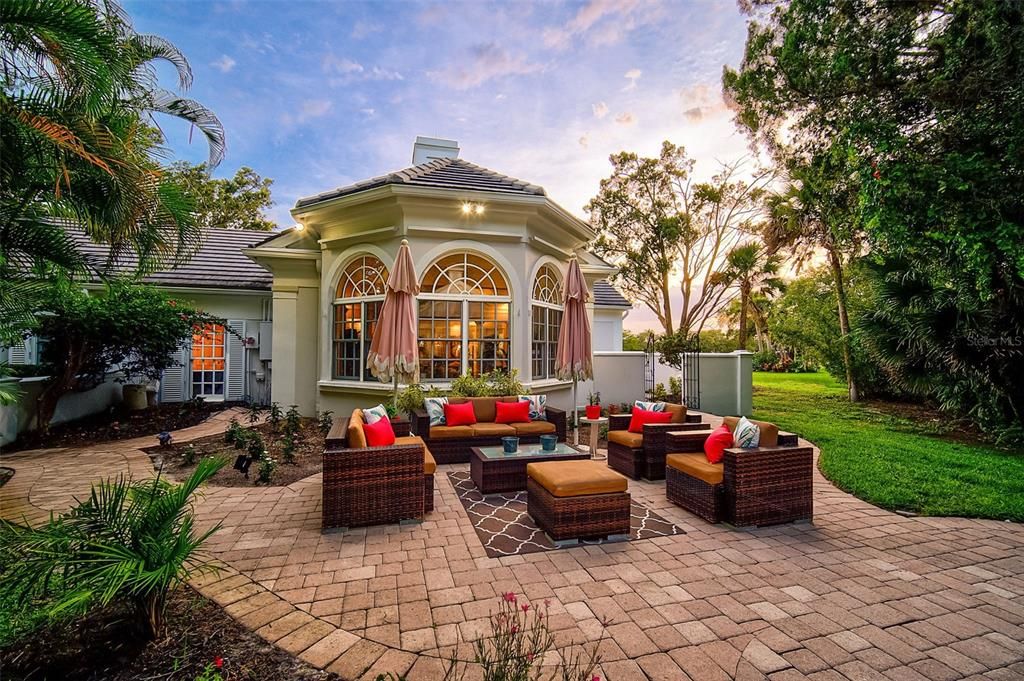 For Sale: $1,975,000 (4 beds, 4 baths, 4001 Square Feet)