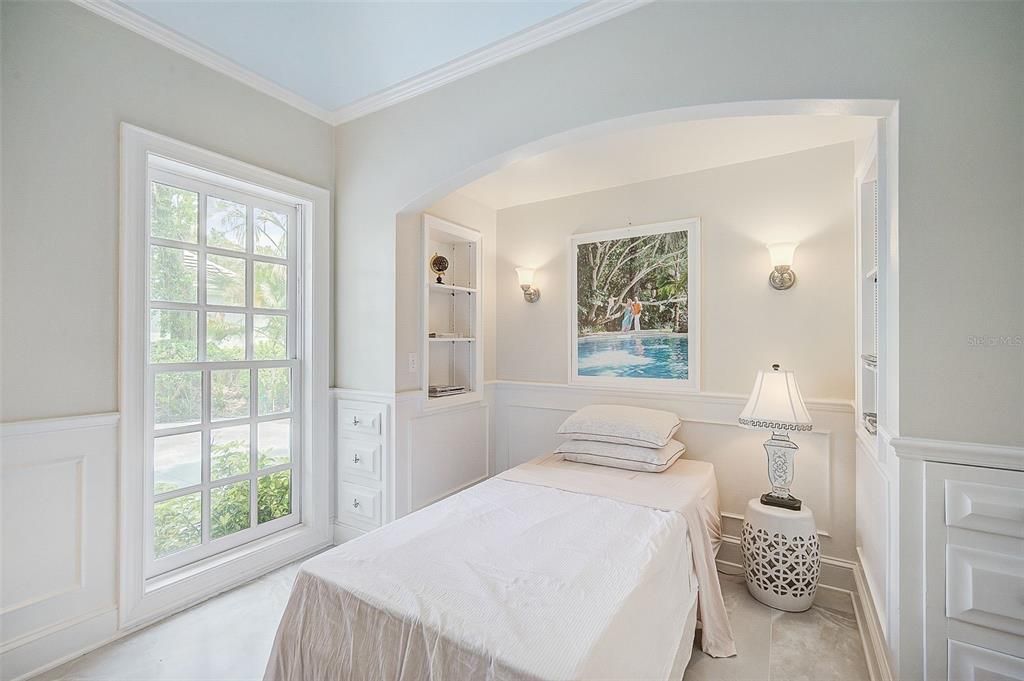 For Sale: $1,975,000 (4 beds, 4 baths, 4001 Square Feet)