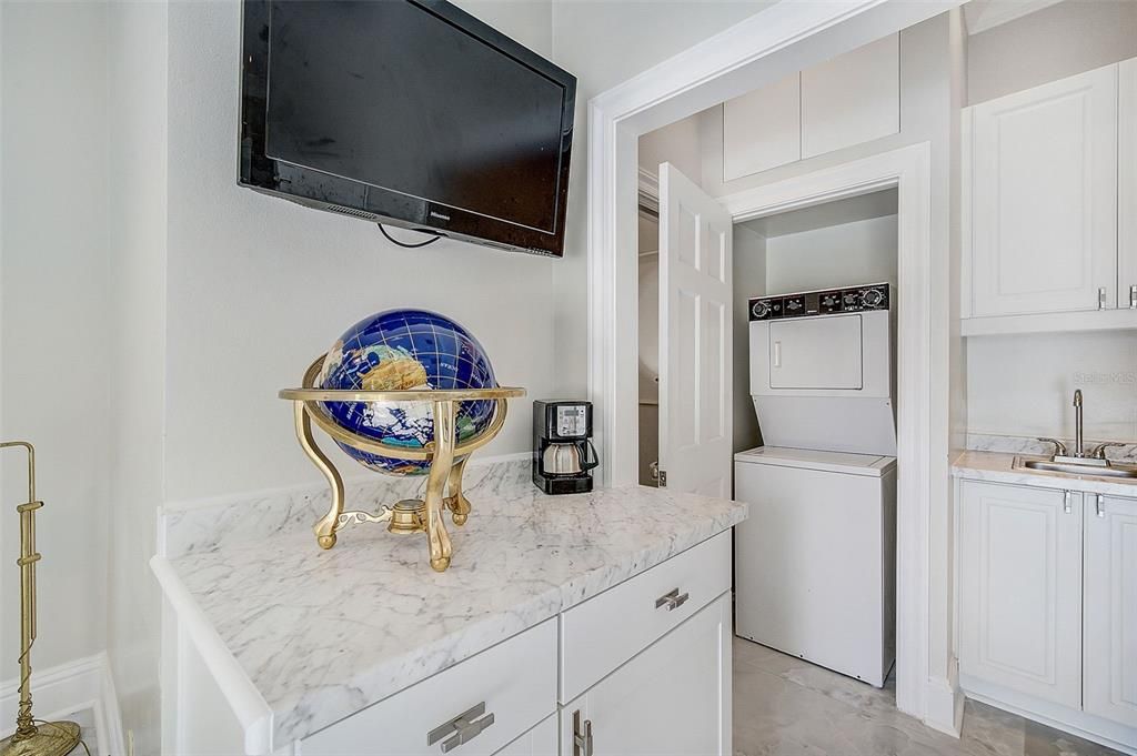 For Sale: $1,975,000 (4 beds, 4 baths, 4001 Square Feet)