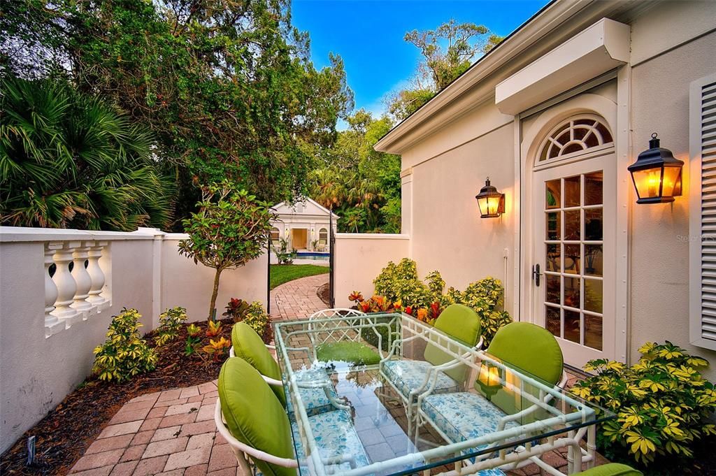 For Sale: $1,975,000 (4 beds, 4 baths, 4001 Square Feet)