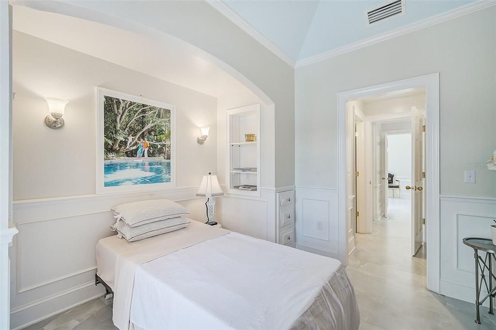 For Sale: $1,975,000 (4 beds, 4 baths, 4001 Square Feet)