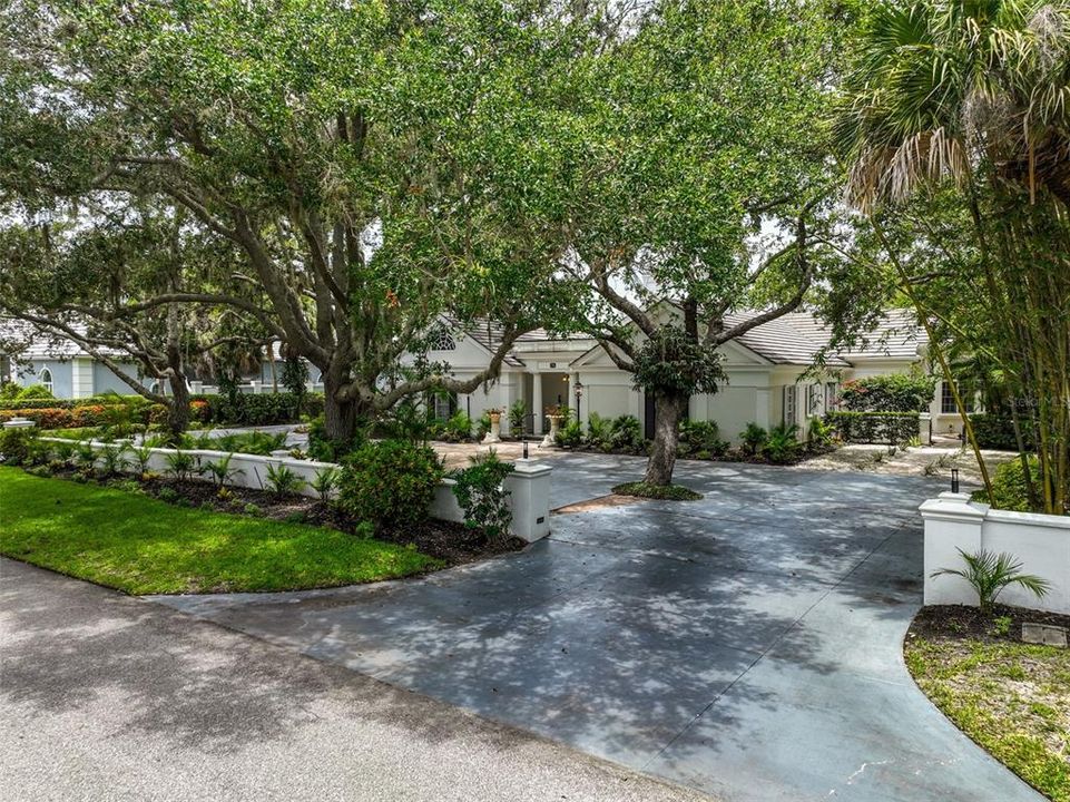 For Sale: $1,975,000 (4 beds, 4 baths, 4001 Square Feet)