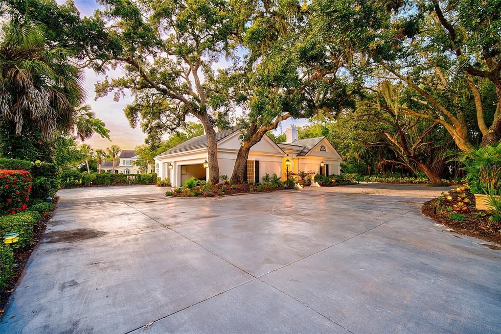 For Sale: $1,975,000 (4 beds, 4 baths, 4001 Square Feet)