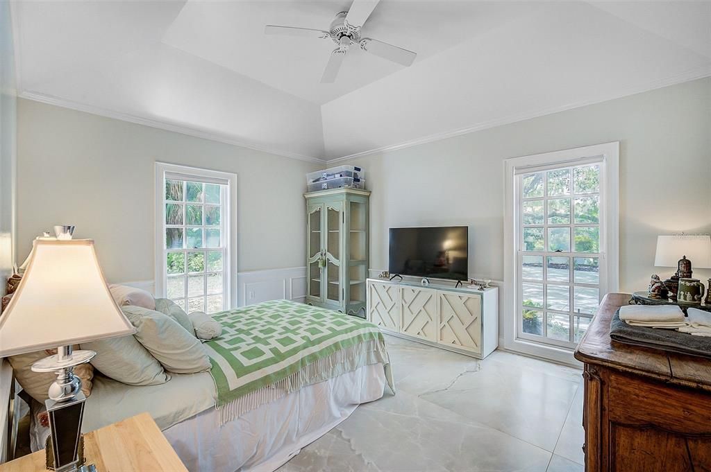 For Sale: $1,975,000 (4 beds, 4 baths, 4001 Square Feet)