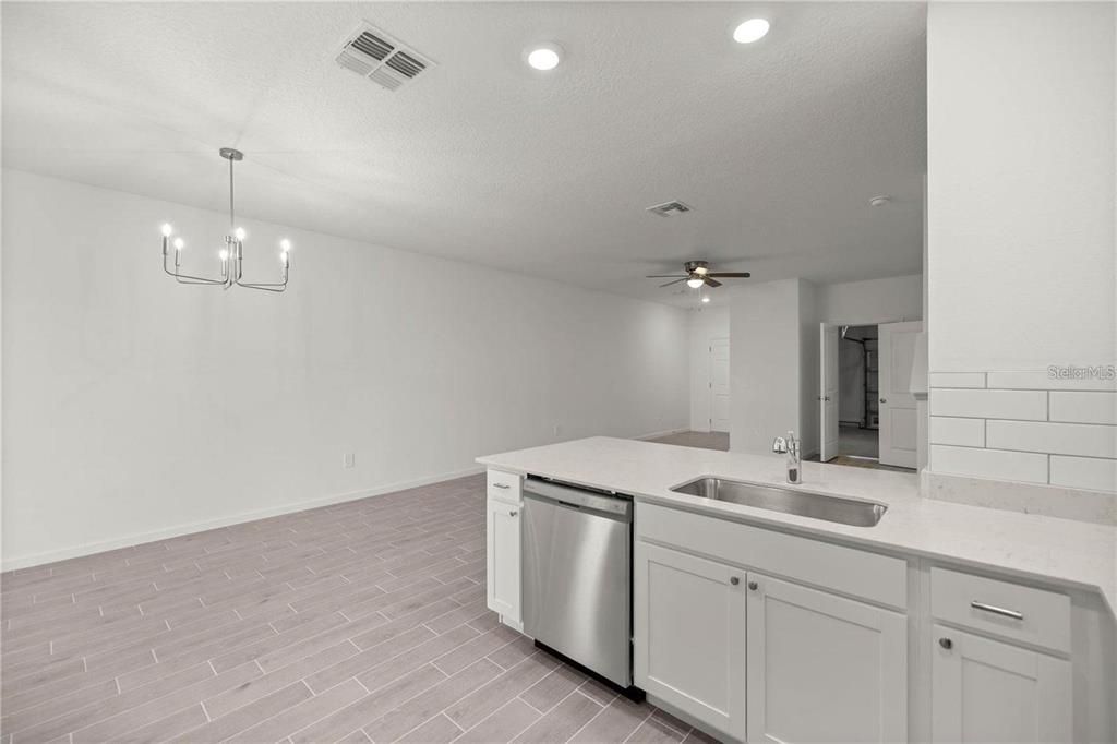 В аренду: $1,695 (3 спален, 2 ванн, 1707 Квадратных фут)