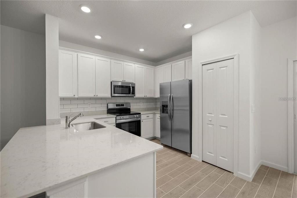 В аренду: $1,695 (3 спален, 2 ванн, 1707 Квадратных фут)