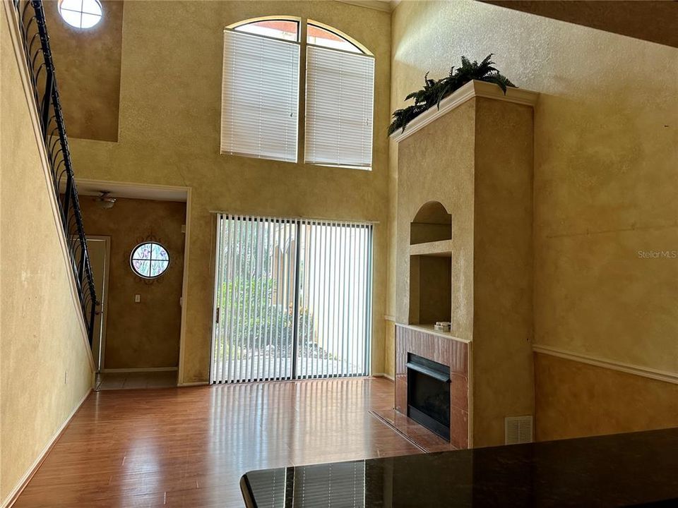 For Rent: $2,875 (2 beds, 2 baths, 1650 Square Feet)