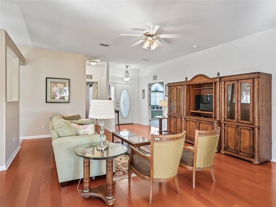 待售: $279,000 (3 贝兹, 2 浴室, 1640 平方英尺)