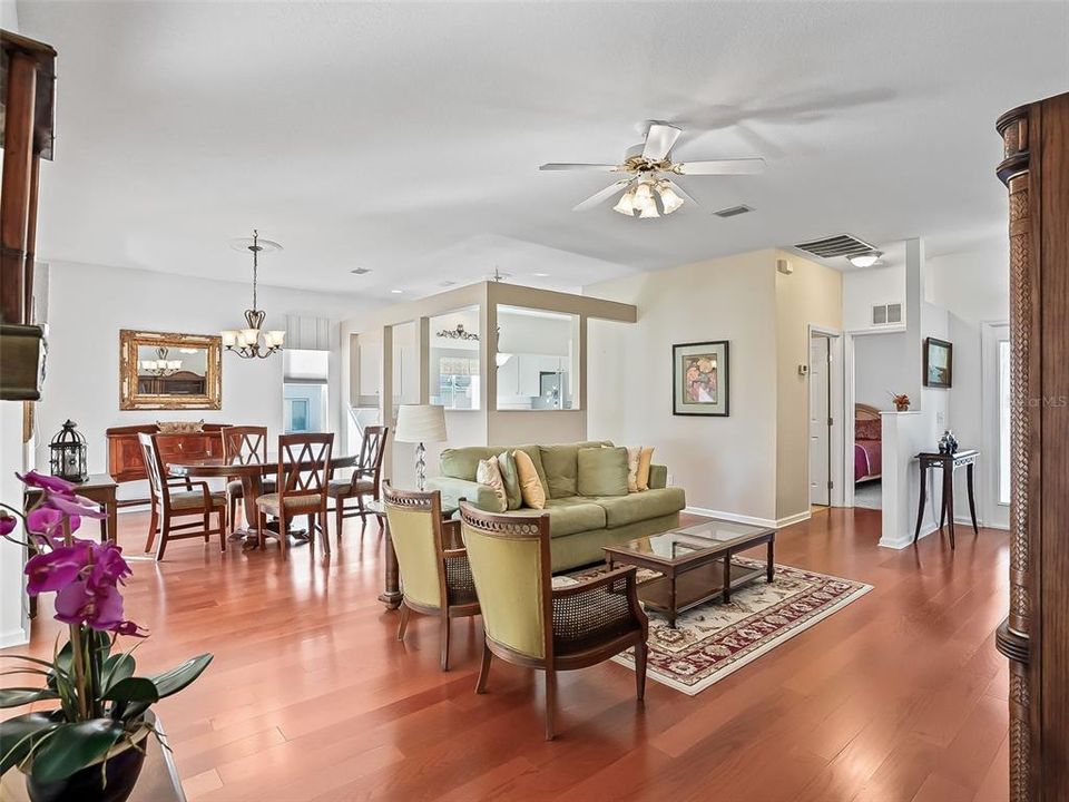 待售: $279,000 (3 贝兹, 2 浴室, 1640 平方英尺)