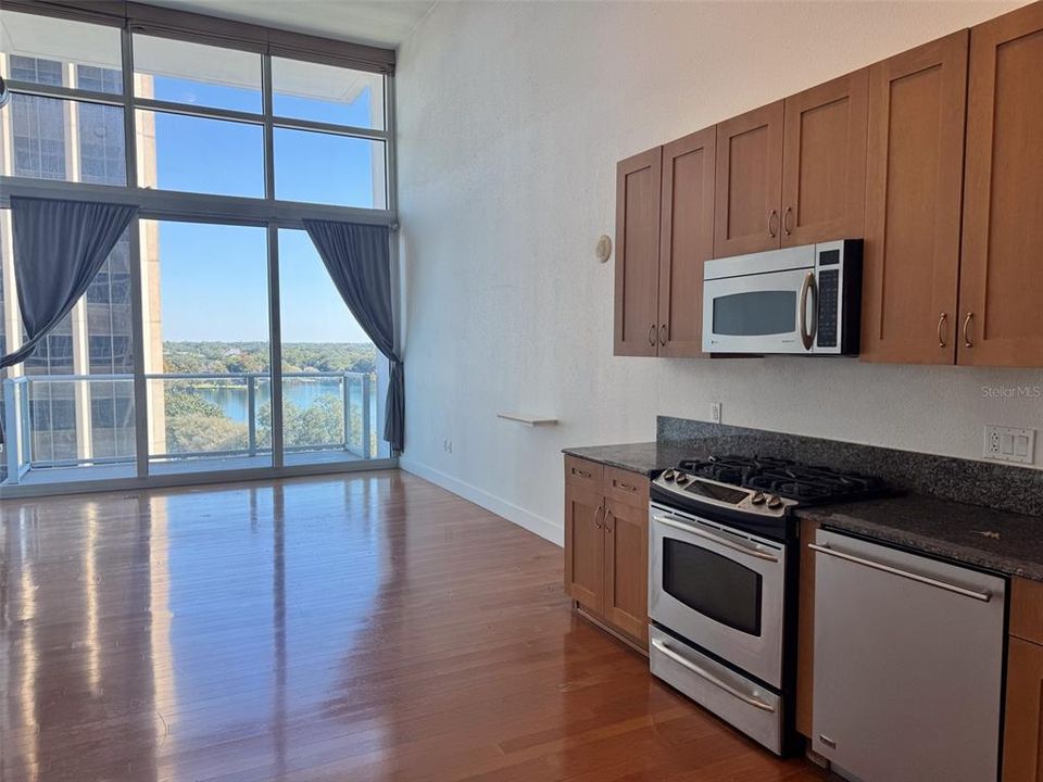 For Sale: $275,000 (1 beds, 1 baths, 520 Square Feet)