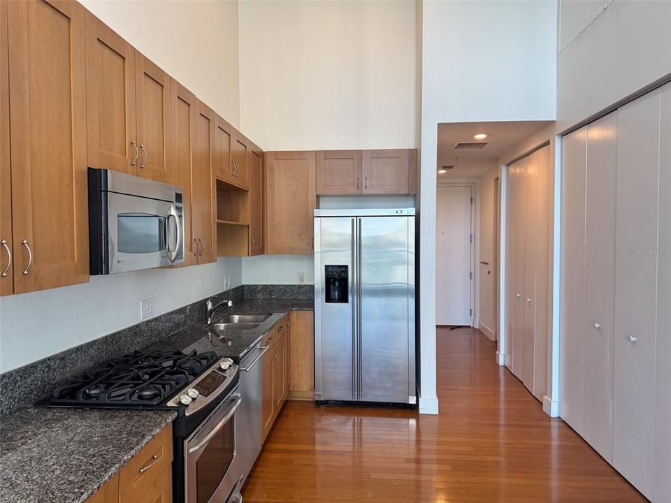 For Sale: $275,000 (1 beds, 1 baths, 520 Square Feet)