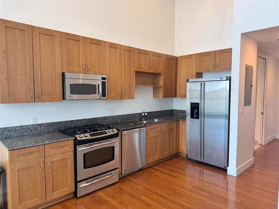 For Sale: $275,000 (1 beds, 1 baths, 520 Square Feet)