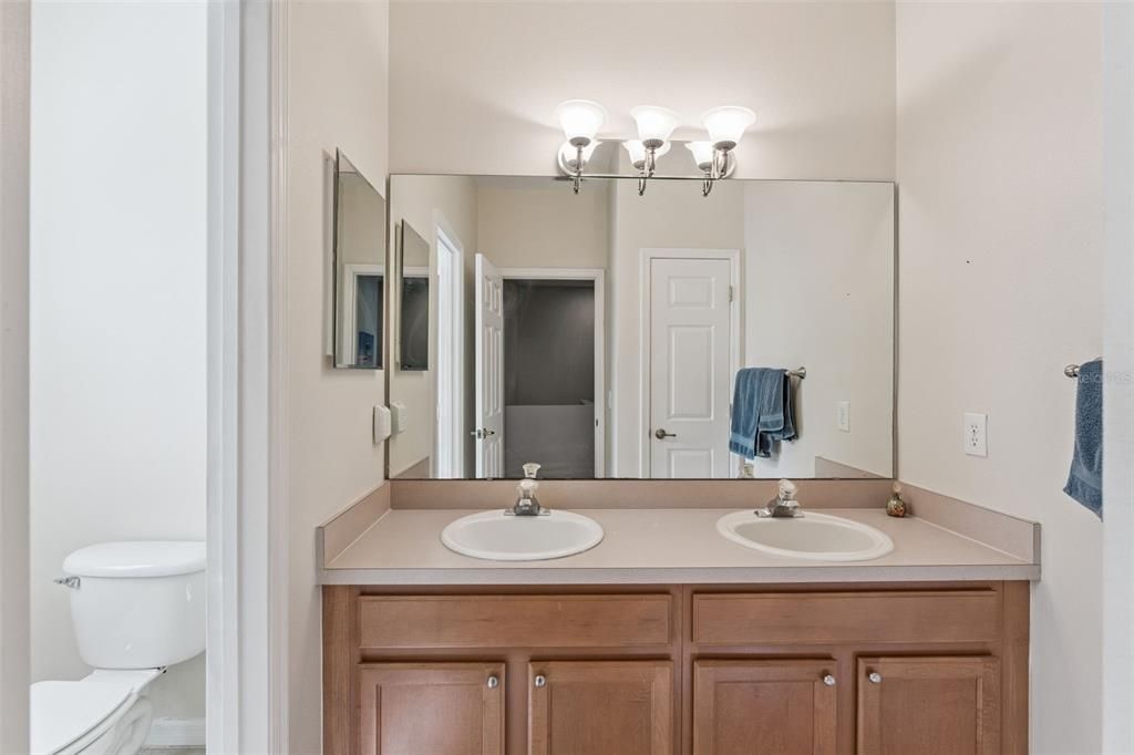 合同活跃: $679,000 (3 贝兹, 3 浴室, 1950 平方英尺)