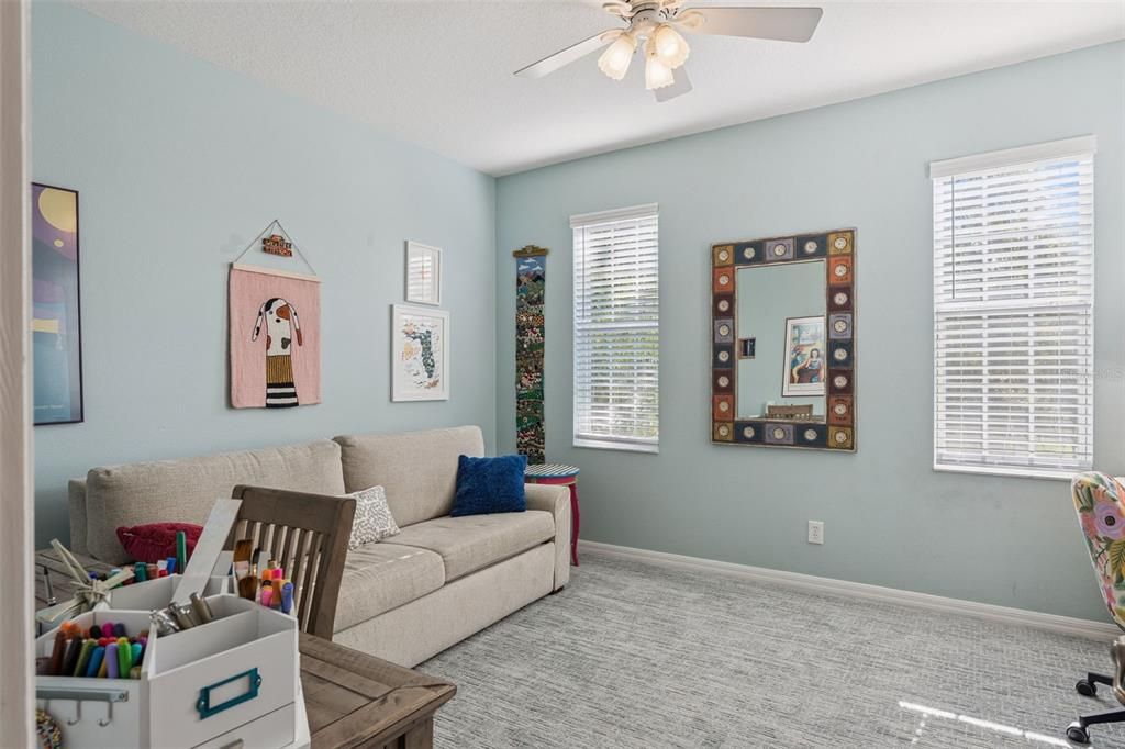 合同活跃: $679,000 (3 贝兹, 3 浴室, 1950 平方英尺)