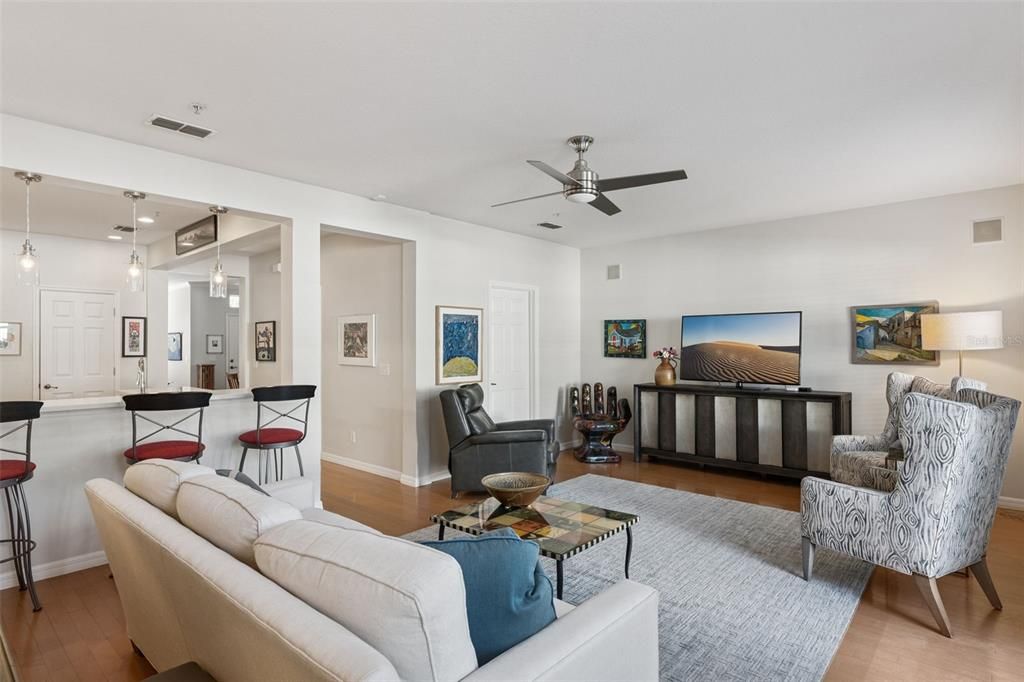 合同活跃: $679,000 (3 贝兹, 3 浴室, 1950 平方英尺)