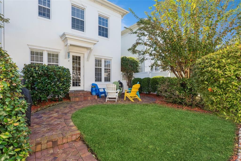 合同活跃: $679,000 (3 贝兹, 3 浴室, 1950 平方英尺)