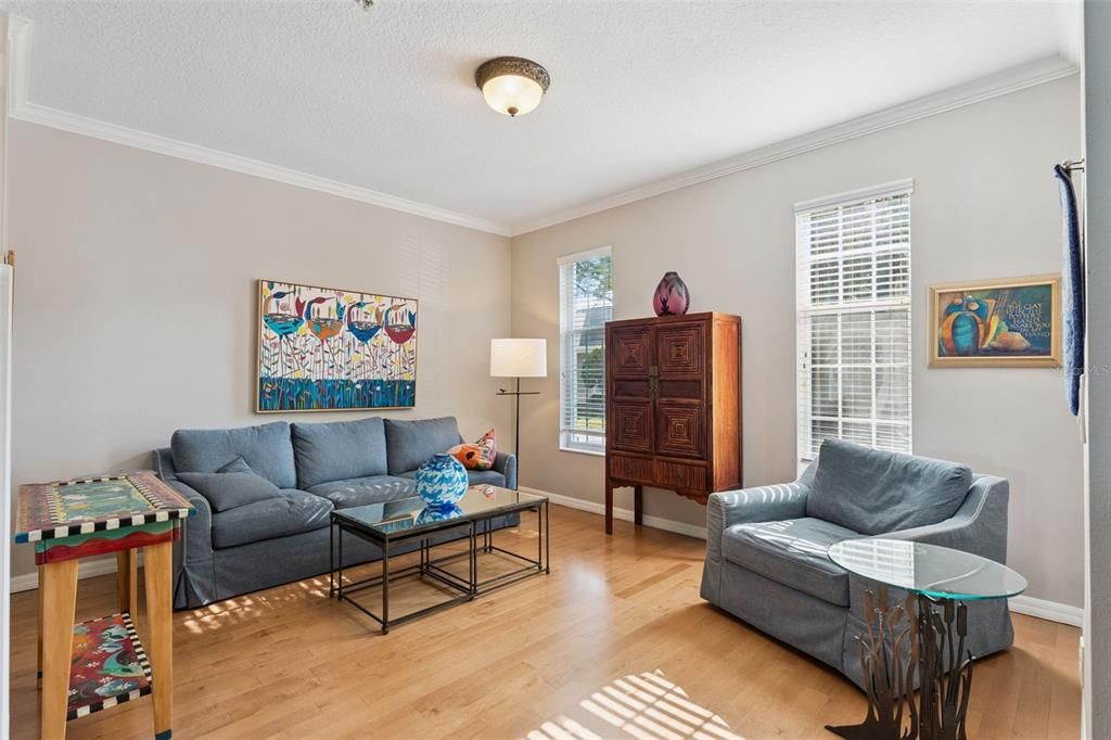 合同活跃: $679,000 (3 贝兹, 3 浴室, 1950 平方英尺)