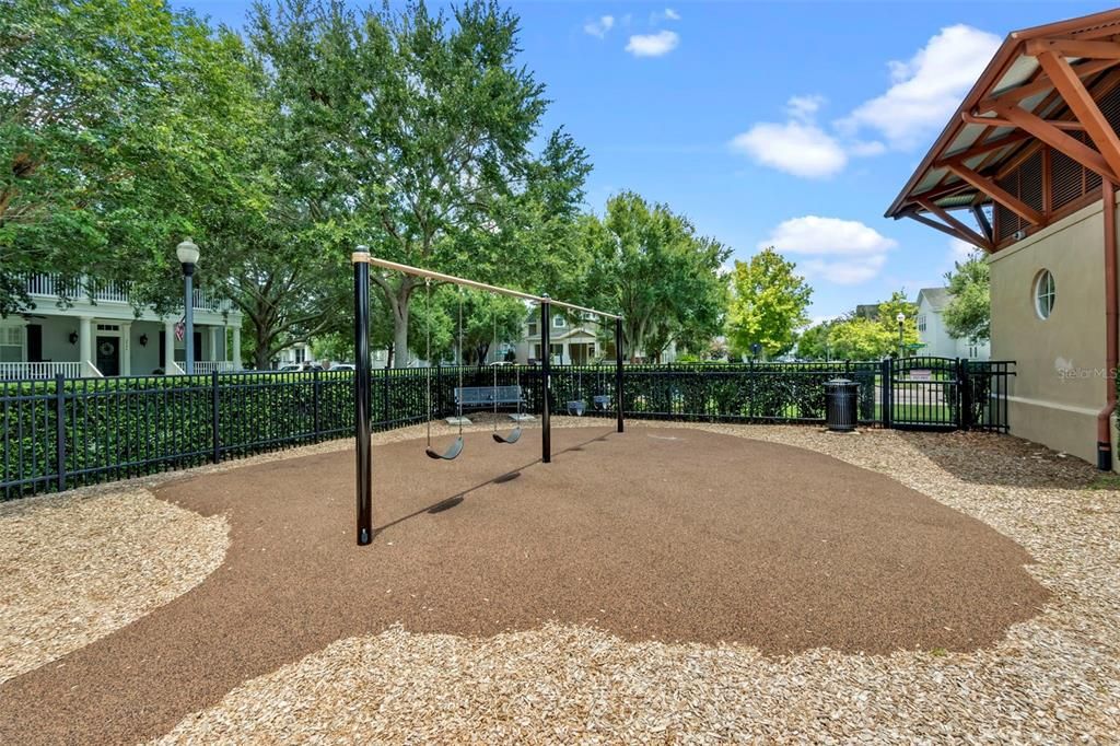 合同活跃: $679,000 (3 贝兹, 3 浴室, 1950 平方英尺)