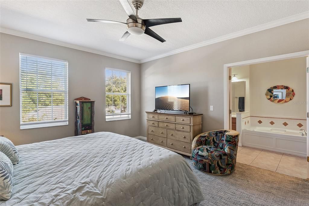 合同活跃: $679,000 (3 贝兹, 3 浴室, 1950 平方英尺)