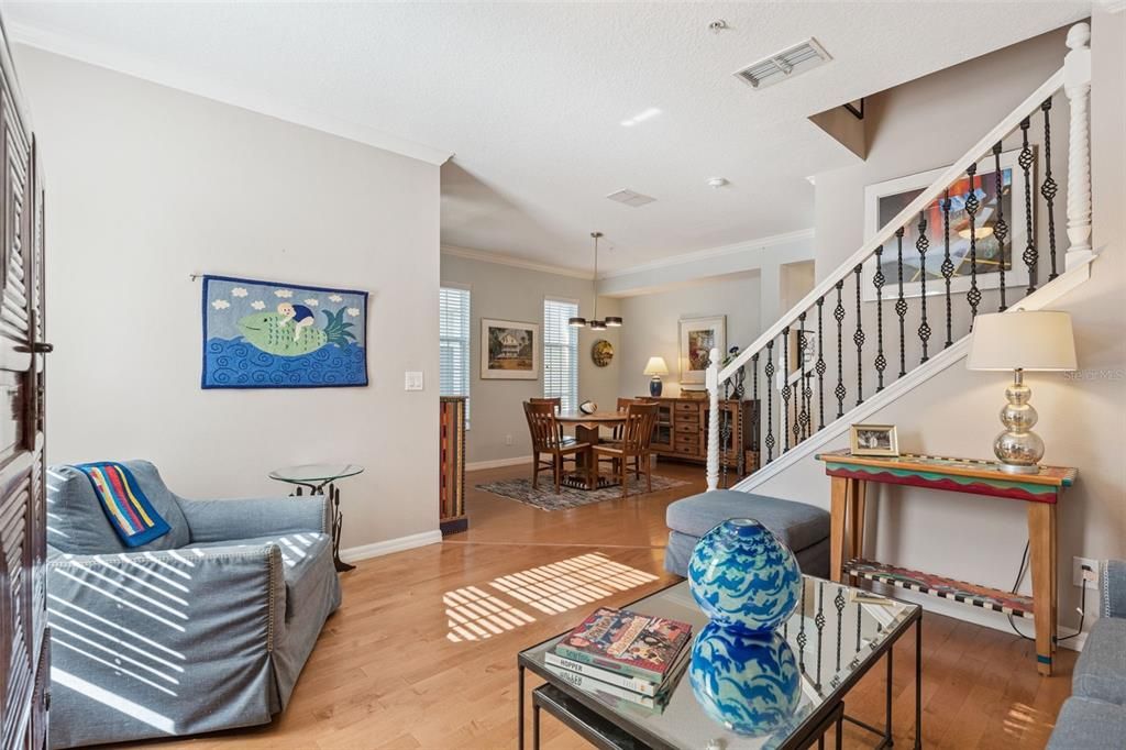 合同活跃: $679,000 (3 贝兹, 3 浴室, 1950 平方英尺)