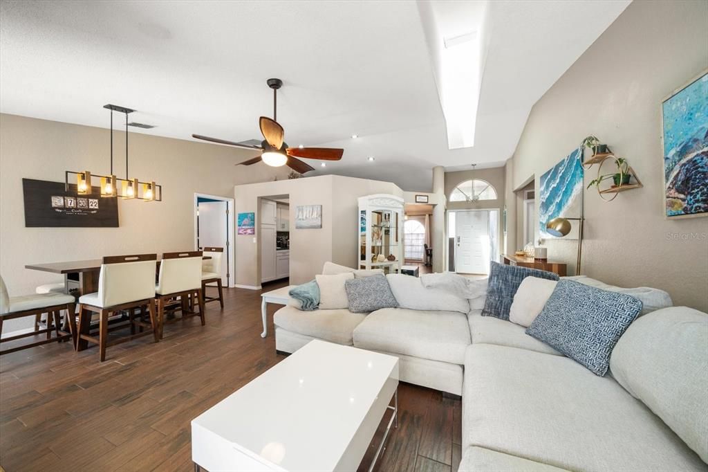 Active With Contract: $499,999 (3 beds, 2 baths, 1603 Square Feet)