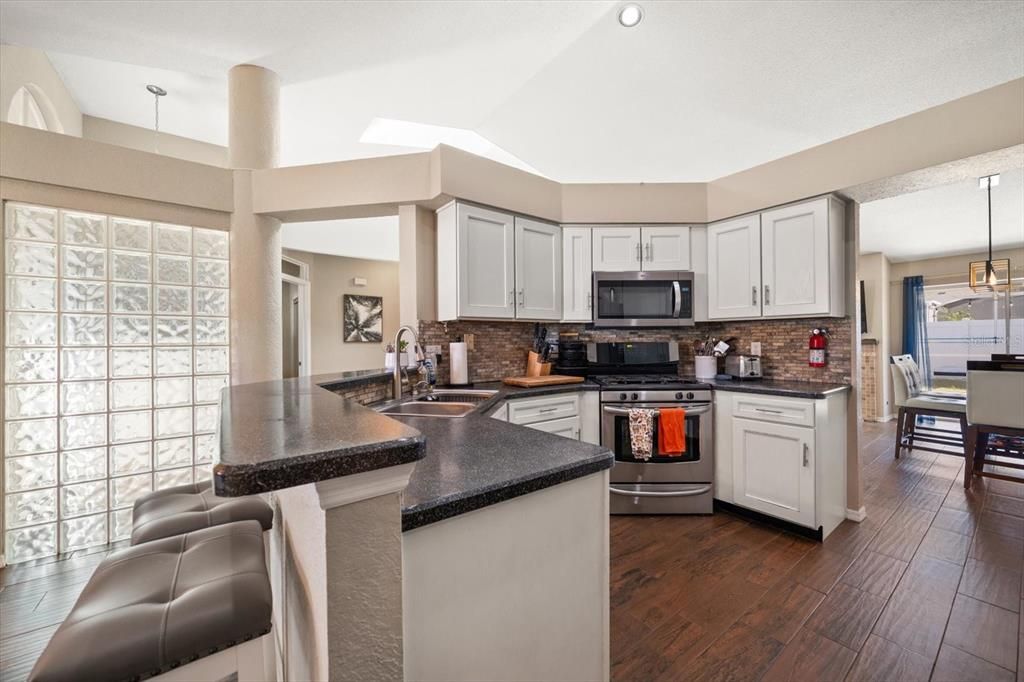 Active With Contract: $499,999 (3 beds, 2 baths, 1603 Square Feet)