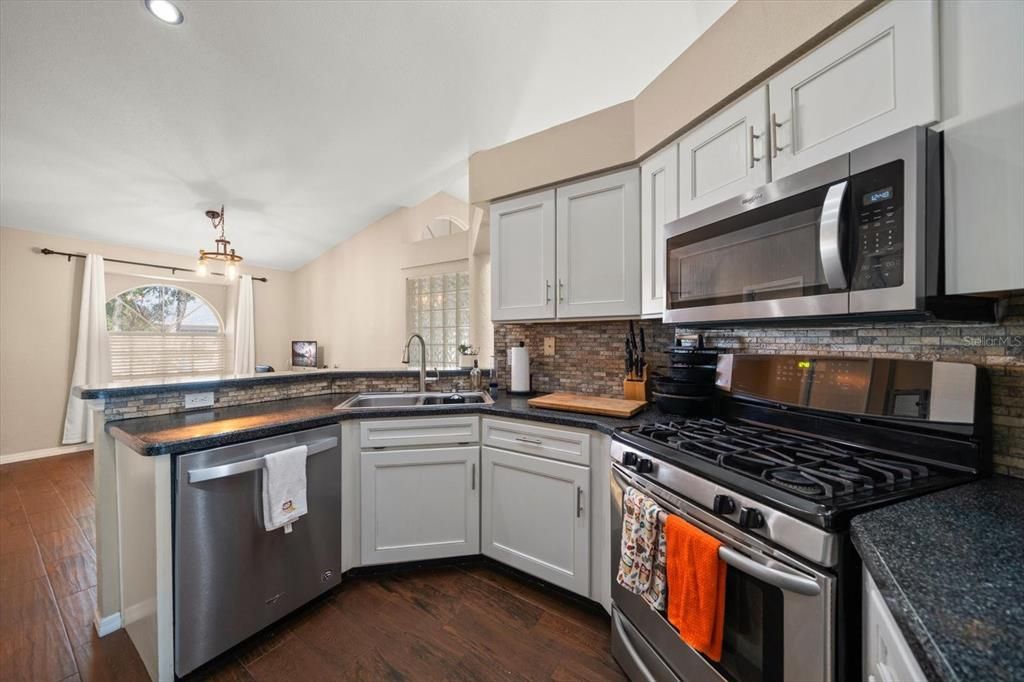 Active With Contract: $499,999 (3 beds, 2 baths, 1603 Square Feet)