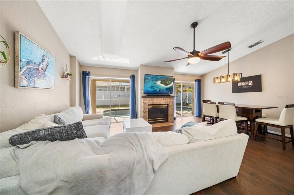 Active With Contract: $499,999 (3 beds, 2 baths, 1603 Square Feet)